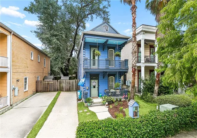 Single family home for sale at 2021 S Chippewa St, New Orleans, LA 70130 | MLS# 2568428