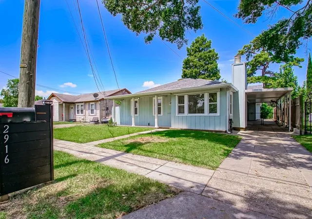 Photo 3 of Single family home for sale at 2916 Ivy Pl, Chalmette, LA 70043 | MLS# 2568510 | Listing updated on 2026-09-30