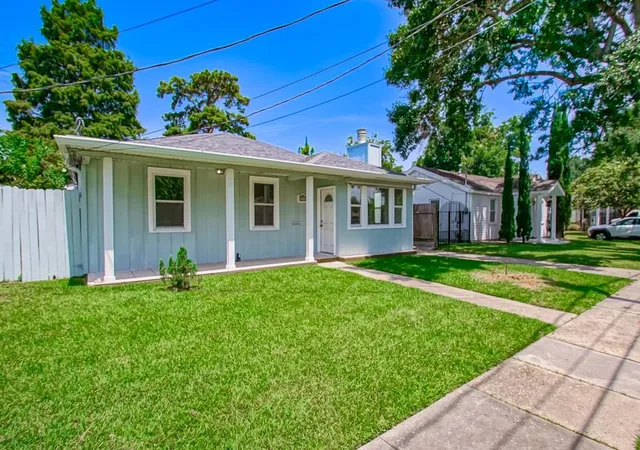 Single family home for sale at 2916 Ivy Pl, Chalmette, LA 70043 | MLS# 2568510 | Listing updated on 2026-09-30