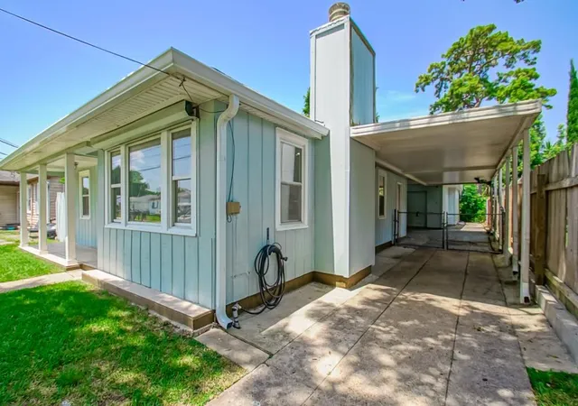 Single family home for sale at 2916 Ivy Pl, Chalmette, LA 70043 | MLS# 2568510 | Listing updated on 2026-09-30