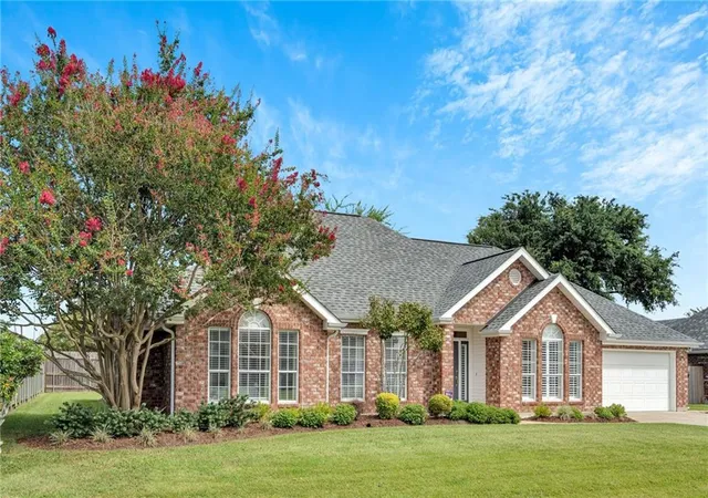 Photo 2 of Single family home for sale at 106 Dogwood Dr, Luling, LA 70070 | MLS# 2568786 | Listing updated on 2026-08-31