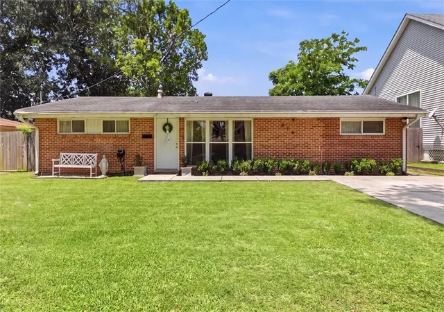 Photo 1 of Sale Pending at 258 Carolyn Dr, Harahan, LA 70123 | MLS# 2568782 | Listing updated on 2026-08-31