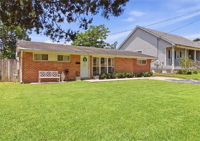 Photo 2 of Sale Pending at 258 Carolyn Dr, Harahan, LA 70123 | MLS# 2568782 | Listing updated on 2026-08-31