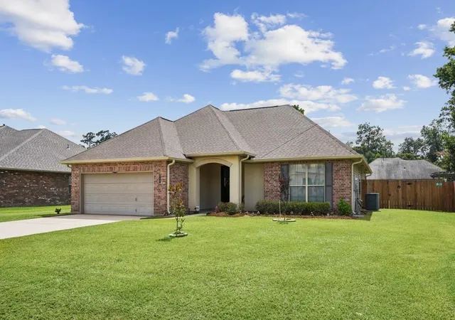 Photo 2 of Single family home for sale at 412 Del Sol Ct, Covington, LA 70433 | MLS# 2568714 | Listing updated on 2026-09-19