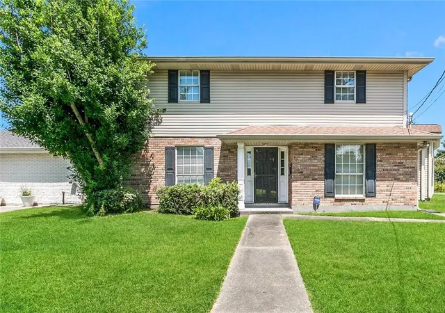 Single family home for sale at 401 W William David Pkwy, Metairie, LA 70005 | MLS# 2568555