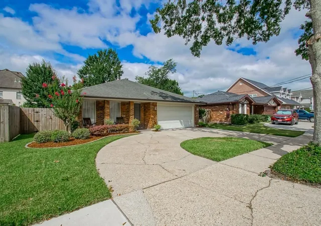 Photo 2 of Single family home for sale at 8724 Melrose Ln, River Ridge, LA 70123 | MLS# 2568872 | Listing updated on 2026-09-21