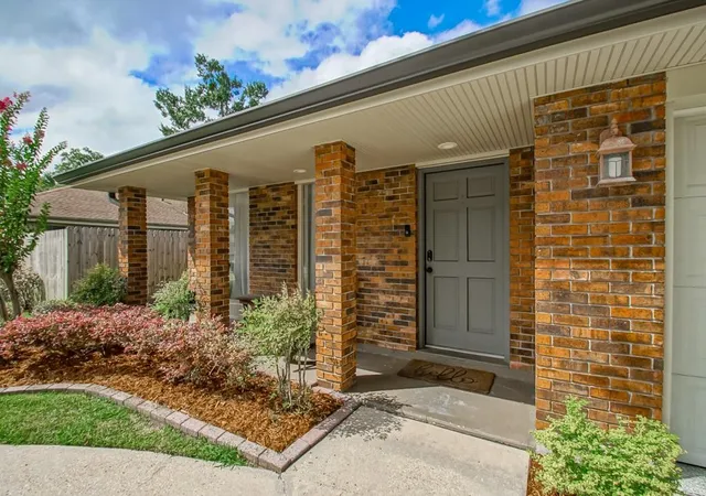 Photo 3 of Single family home for sale at 8724 Melrose Ln, River Ridge, LA 70123 | MLS# 2568872 | Listing updated on 2026-09-21