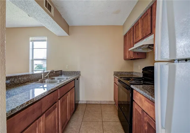 Photo 3 of Townhouse for sale at 56 Brandon Hall Dr, Destrehan, LA 70047 | MLS# 2567955 | Listing updated on 2026-09-22