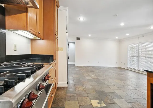 Photo 3 of House for sale at 3 5 Neron Pl, New Orleans, LA 70118 | MLS# 2569267 | Listing updated on 2026-09-25