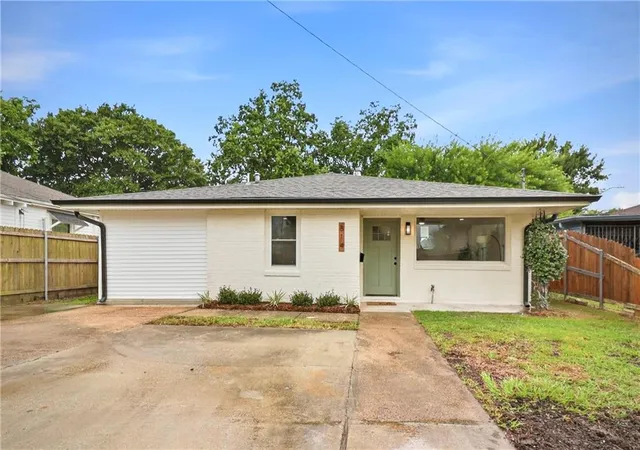 Photo 1 of Sale Pending at 814 Waltham St, Metairie, LA 70001 | MLS# 2569274 | Listing updated on 2026-10-05