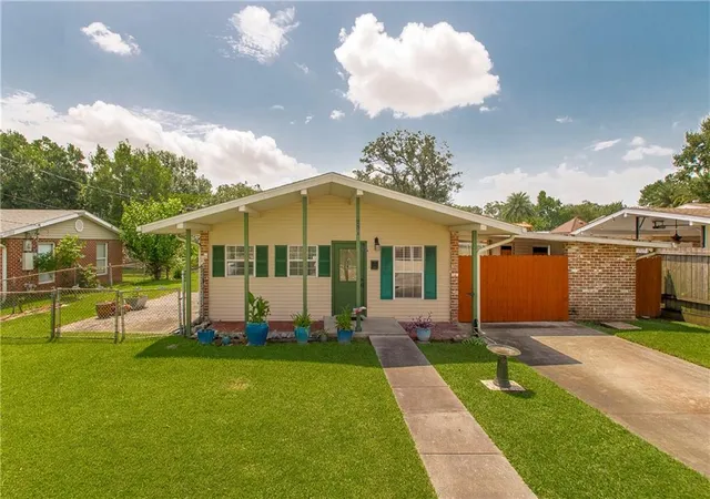 Photo 1 of Single family home for sale at 231 Douglas Dr, River Ridge, LA 70123 | MLS# 2569332 | Listing updated on 2026-09-10