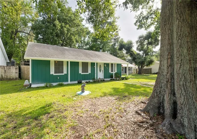 Photo 3 of Single family home for sale at 2217 Crane St, Slidell, LA 70460 | MLS# 2569435 | Listing updated on 2026-09-25