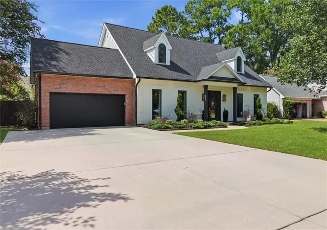 Photo 3 of Single family home for sale at 1229 Bluewater Dr, Mandeville, LA 70448 | MLS# 2569473 | Listing updated on 2026-09-19
