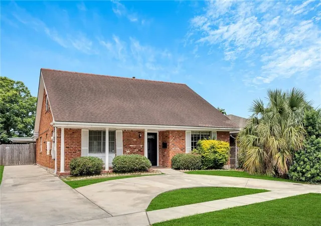 Photo 2 of Single family home for sale at 3616 Lake Villa Dr, Metairie, LA 70002 | MLS# 2569477 | Listing updated on 2026-10-06