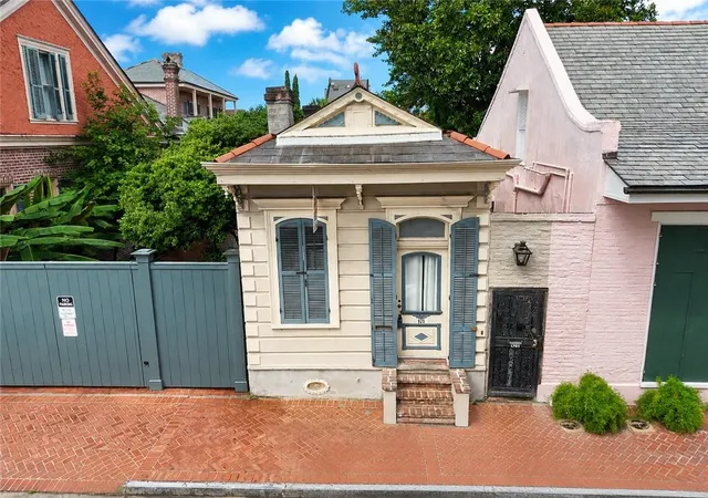 Photo 2 of Single family home for sale at 925 St Louis St, New Orleans, LA 70112 | MLS# 2569210 | Listing updated on 2026-10-04