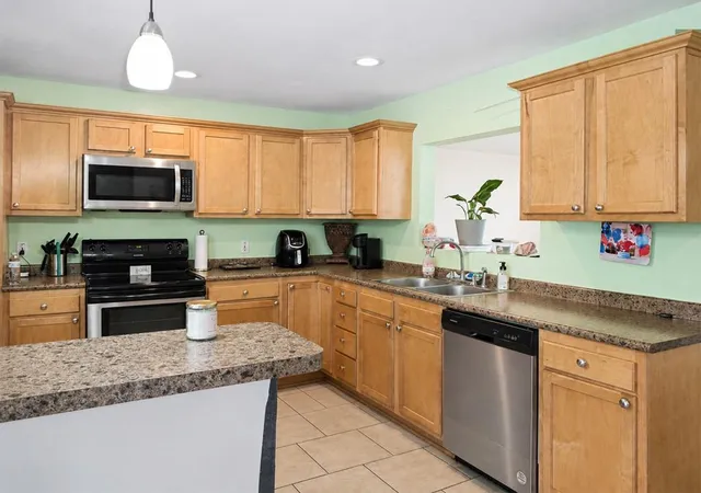 Photo 3 of Single family home for sale at 212 N Cumberland St, Metairie, LA 70003 | MLS# 2569619 | Listing updated on 2026-09-24