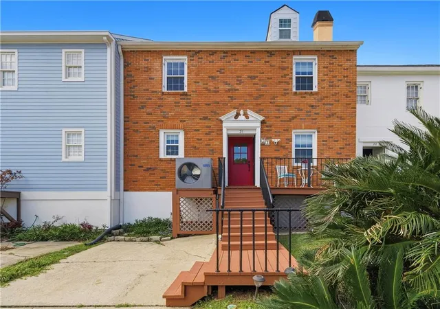 Photo 2 of Townhouse for sale at 31 Rue Du Sud, Madisonville, LA 70447 | MLS# 2569658 | Listing updated on 2026-09-17
