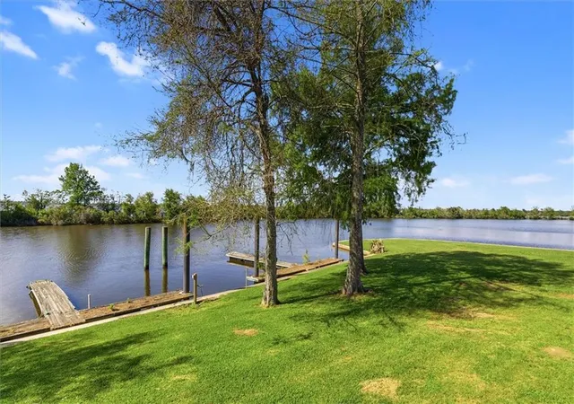 Photo 3 of Townhouse for sale at 31 Rue Du Sud, Madisonville, LA 70447 | MLS# 2569658 | Listing updated on 2026-09-17