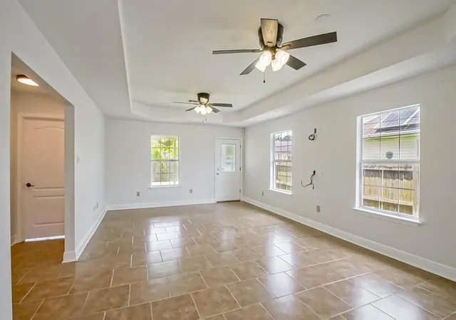 Photo 4 of Single family home for sale at 4236 Lac Bienville Dr, Harvey, LA 70058 | MLS# 2569738 | Listing updated on 2026-10-07