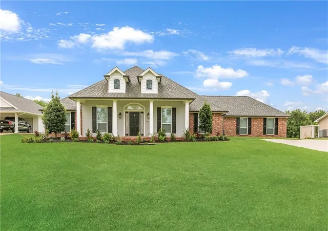 Photo 1 of Single family home for sale at 7739 Barataria Blvd, Marrero, LA 70072 | MLS# 2569810 | Listing updated on 2026-09-12