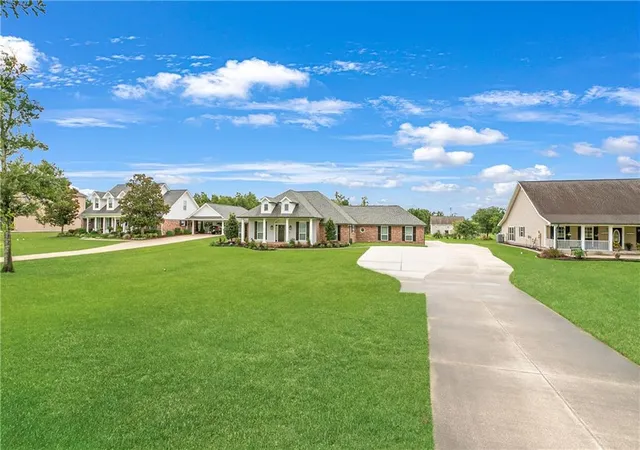 Photo 2 of Single family home for sale at 7739 Barataria Blvd, Marrero, LA 70072 | MLS# 2569810 | Listing updated on 2026-09-12
