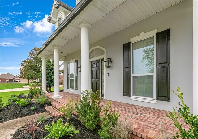 Photo 3 of Single family home for sale at 7739 Barataria Blvd, Marrero, LA 70072 | MLS# 2569810 | Listing updated on 2026-09-12