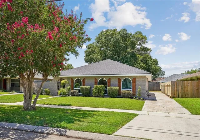 Photo 2 of Single family home for sale at 1408 Houma Blvd, Metairie, LA 70001 | MLS# 2568802 | Listing updated on 2026-09-16