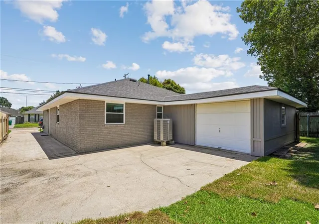 Photo 3 of Single family home for sale at 1408 Houma Blvd, Metairie, LA 70001 | MLS# 2568802 | Listing updated on 2026-09-16