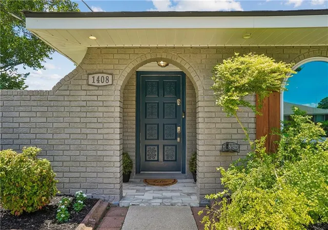 Photo 3 of Single family home for sale at 1408 Houma Blvd, Metairie, LA 70001 | MLS# 2568802 | Listing updated on 2026-09-16