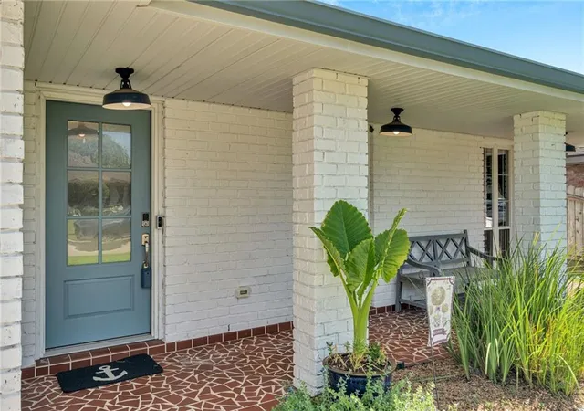 Photo 2 of Single family home for sale at 8021 Barocco Dr, Harahan, LA 70123 | MLS# 2567009 | Listing updated on 2026-09-13