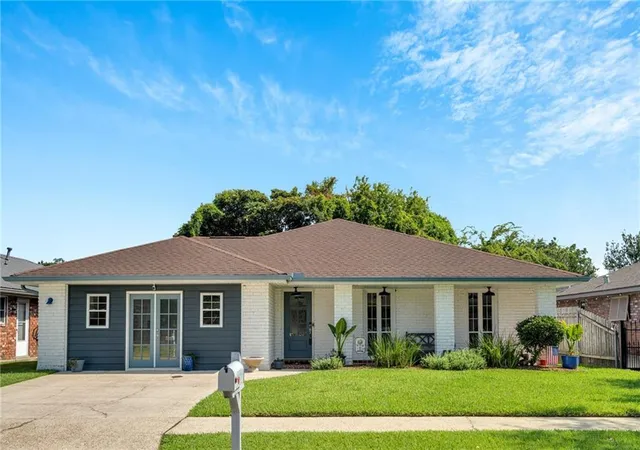Photo 3 of Single family home for sale at 8021 Barocco Dr, Harahan, LA 70123 | MLS# 2567009 | Listing updated on 2026-09-13