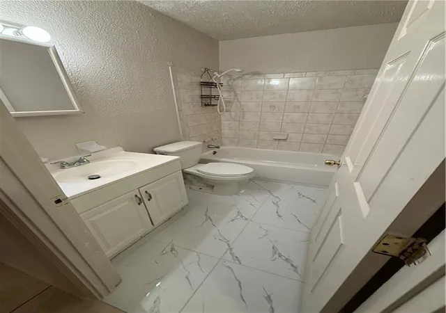 Listing Photo 4 - Condo for sale in building located at 1823 25 Murl St, New Orleans, LA 70114