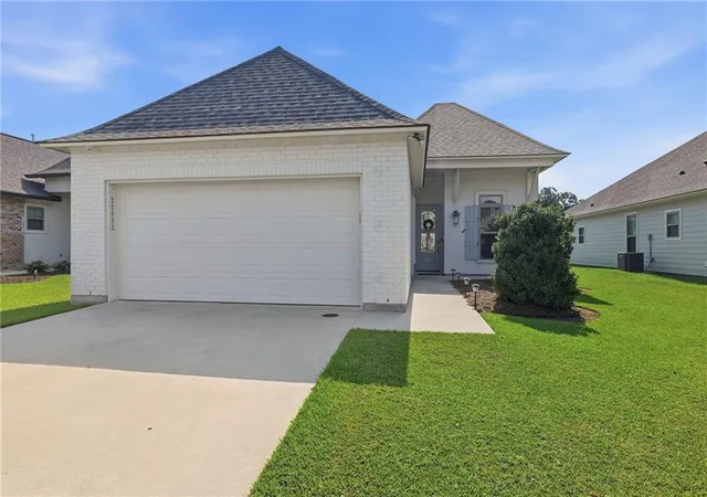 Photo 1 of Single family home for sale at 28032 Olympia Ln, Denham Springs, LA 70726 | MLS# 2570013 | Listing updated on 2026-08-30