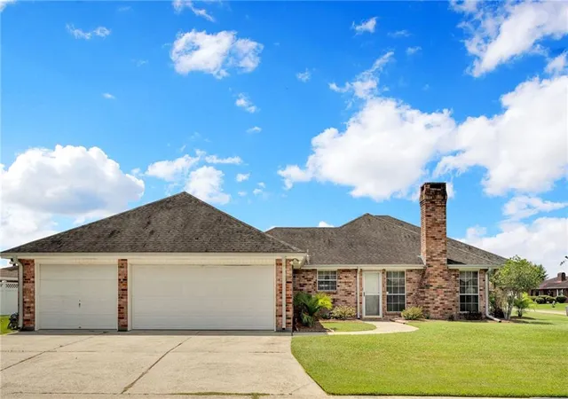 Photo 3 of Single family home for sale at 1405 Ave F Dr, Marrero, LA 70072 | MLS# 2570060 | Listing updated on 2026-09-22