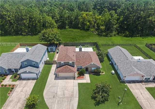 Photo 2 of Single family home for sale at 161 Penn Ml Lakes Blvd, Covington, LA 70435 | MLS# 2569696 | Listing updated on 2026-09-15