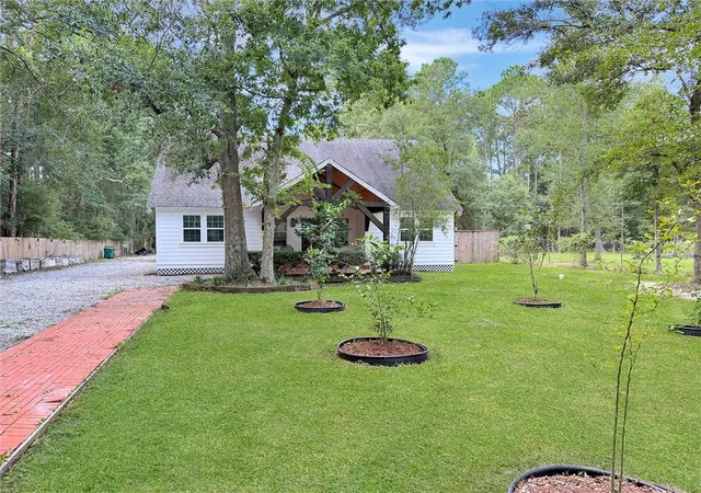 Photo 3 of Single family home for sale at 35376 Garden Dr, Slidell, LA 70460 | MLS# 2568664 | Listing updated on 2026-09-30