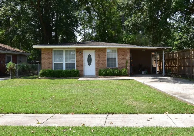 Photo 1 of Single family home for sale at 825 Oak St, Slidell, LA 70458 | MLS# 2570140 | Listing updated on 2026-09-21