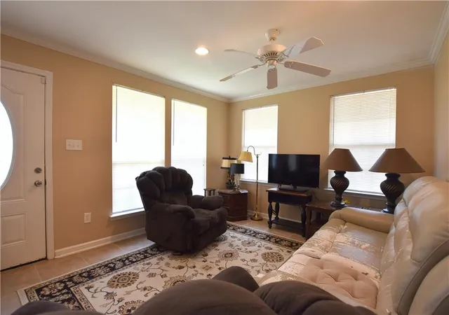 Photo 3 of Single family home for sale at 825 Oak St, Slidell, LA 70458 | MLS# 2570140 | Listing updated on 2026-09-21