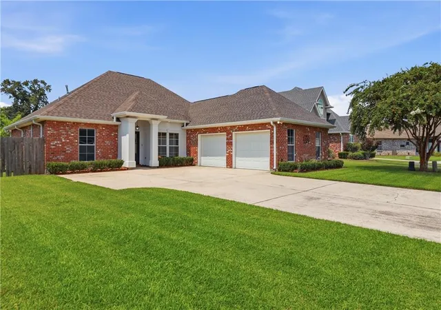 Photo 1 of Single family home for sale at 805 Country Cottage Blvd, Montz, LA 70068 | MLS# 2570102 | Listing updated on 2026-09-04