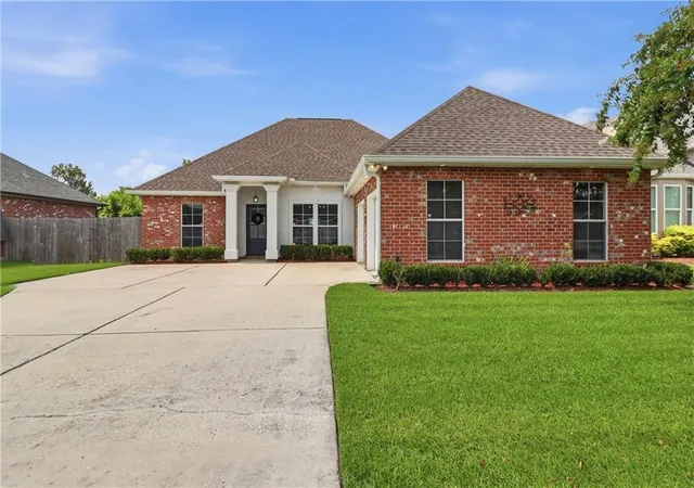 Photo 1 of Single family home for sale at 805 Country Cottage Blvd, Montz, LA 70068 | MLS# 2570102 | Listing updated on 2026-09-04