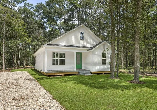 Photo 2 of Single family home for sale at 1128 W 19th Avenue, Covington, LA 70433 | MLS# 2569963 | Listing updated on 2026-09-04