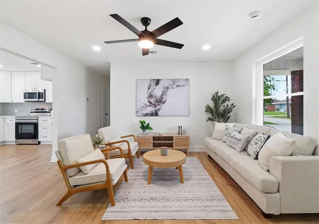 Photo 3 of Single family home for sale at 930 Cedre Dr, Westwego, LA 70094 | MLS# 2570174 | Listing updated on 2026-09-04