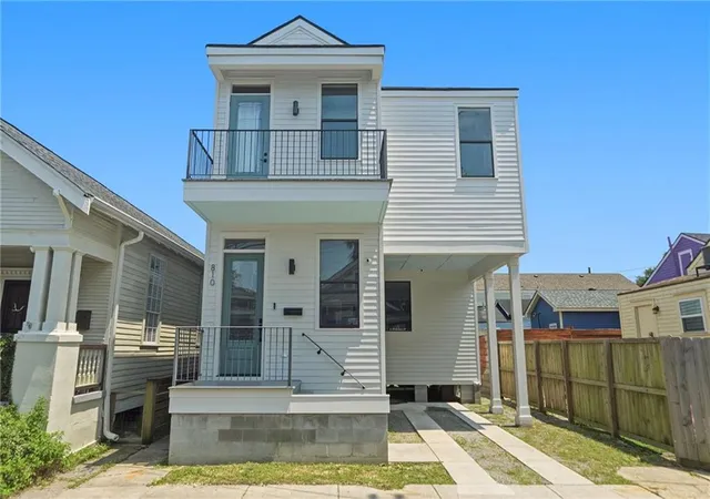 Single family home for sale at 810 N Roman St, New Orleans, LA 70116 | MLS# 2570212