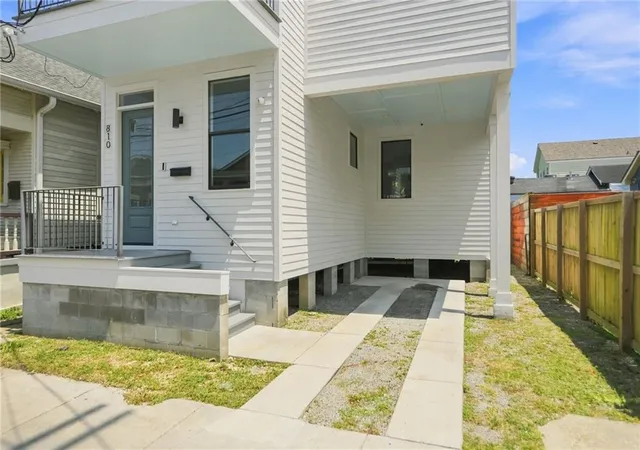 Photo 2 of Single family home for sale at 810 N Roman St, New Orleans, LA 70116 | MLS# 2570212 | Listing updated on 2026-10-05