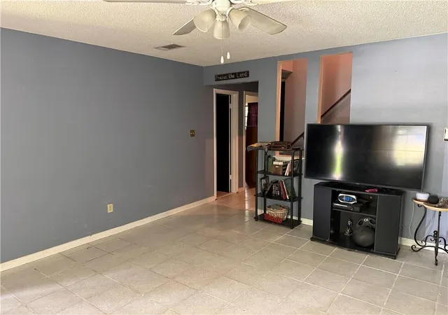Photo 3 of Sale Pending at 2413 Oriole St, Slidell, LA 70460 | MLS# 2570322 | Listing updated on 2026-09-13
