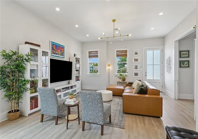 Photo 3 of Single family home for sale at 284 Abalon Ct, New Orleans, LA 70114 | MLS# 2570392 | Listing updated on 2026-09-07