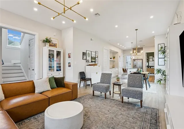 Photo 3 of Single family home for sale at 284 Abalon Ct, New Orleans, LA 70114 | MLS# 2570392 | Listing updated on 2026-09-07