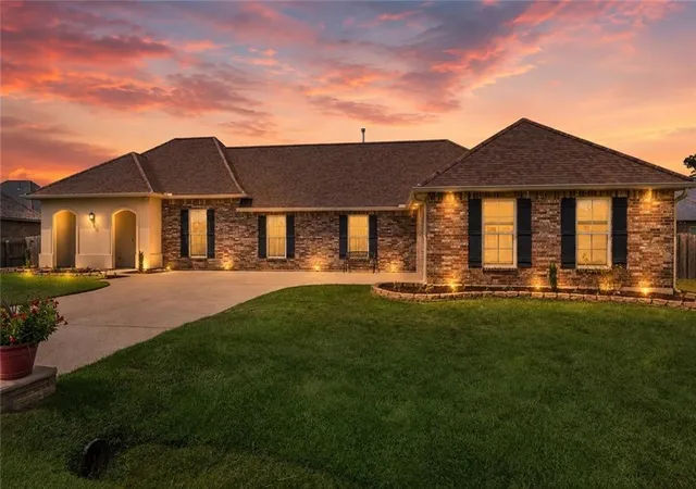Photo 1 of Single family home for sale at 869 Capistrano Ct, Covington, LA 70433 | MLS# 2569203 | Listing updated on 2026-09-03