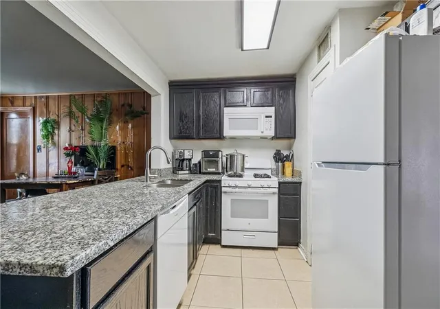 Photo 3 of Multi family home for sale at 300 Pasadena Ave, Metairie, LA 70001 | MLS# 2568799 | Listing updated on 2026-09-22