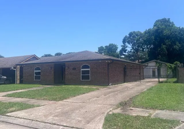 Photo 3 of Single family home for sale at 10200 Flossmoor Dr, New Orleans, LA 70127 | MLS# 2570563 | Listing updated on 2026-10-06